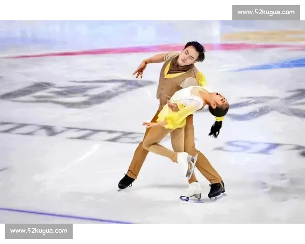 中俄花滑高手齐齐哈尔竞技 郭蕊 张益文摘双人滑桂冠